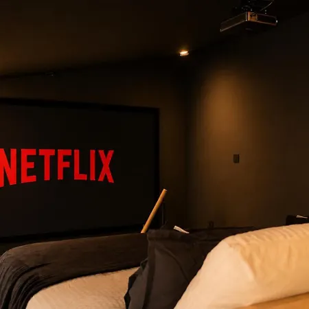 Apartment Eclipse - Loft Romantique - Jacuzzi - Cinema Prive